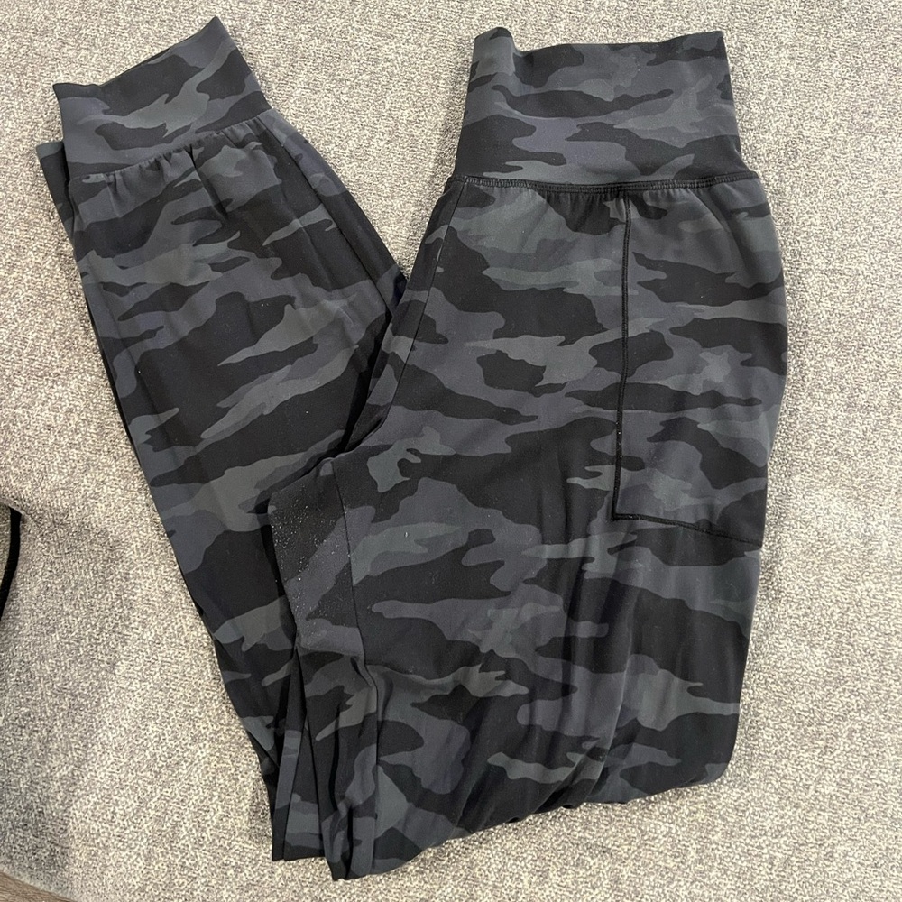 Women’s Athleta Joggers (Med Tall)